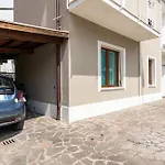 Guesthost - Casa Flaminia Pésaro